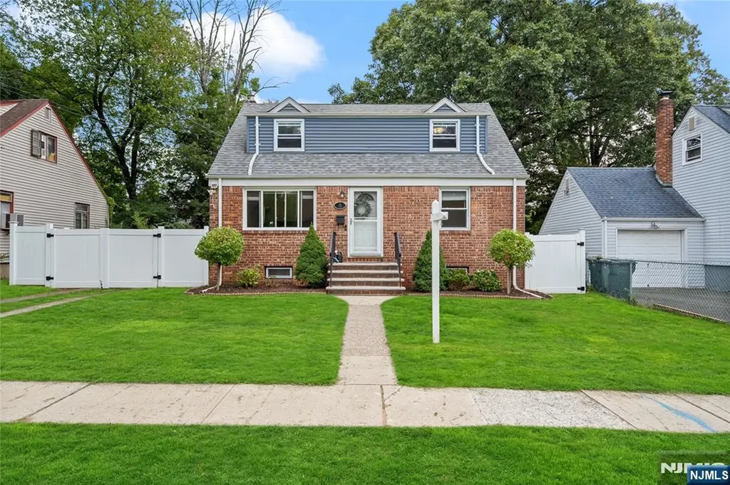 15 Brown Place Bergenfield NJ 07621