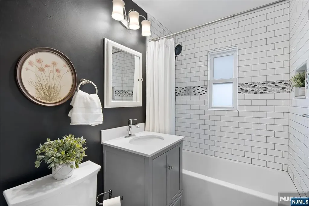 15 Brown Place Bergenfield NJ 07621