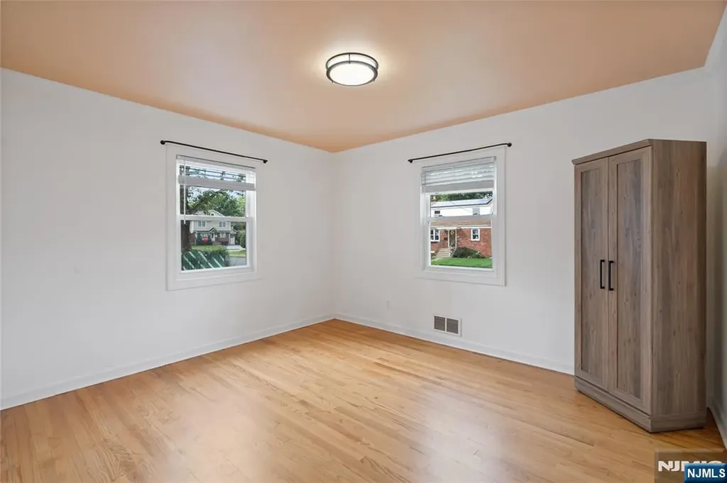 15 Brown Place Bergenfield NJ 07621