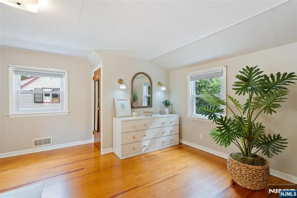 15 Brown Place Bergenfield NJ 07621