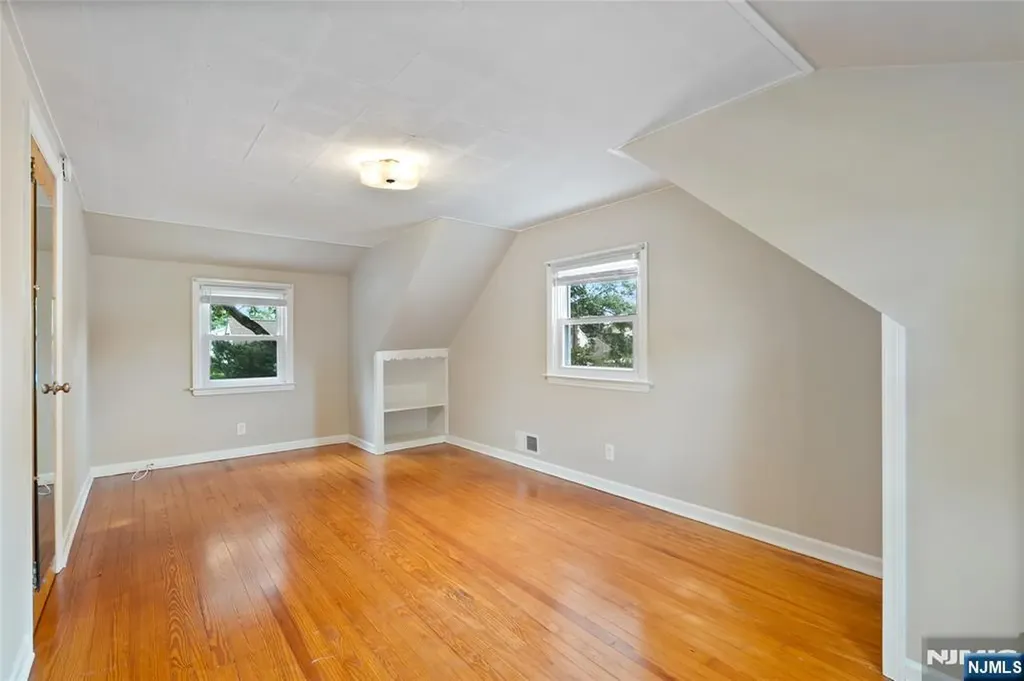 15 Brown Place Bergenfield NJ 07621