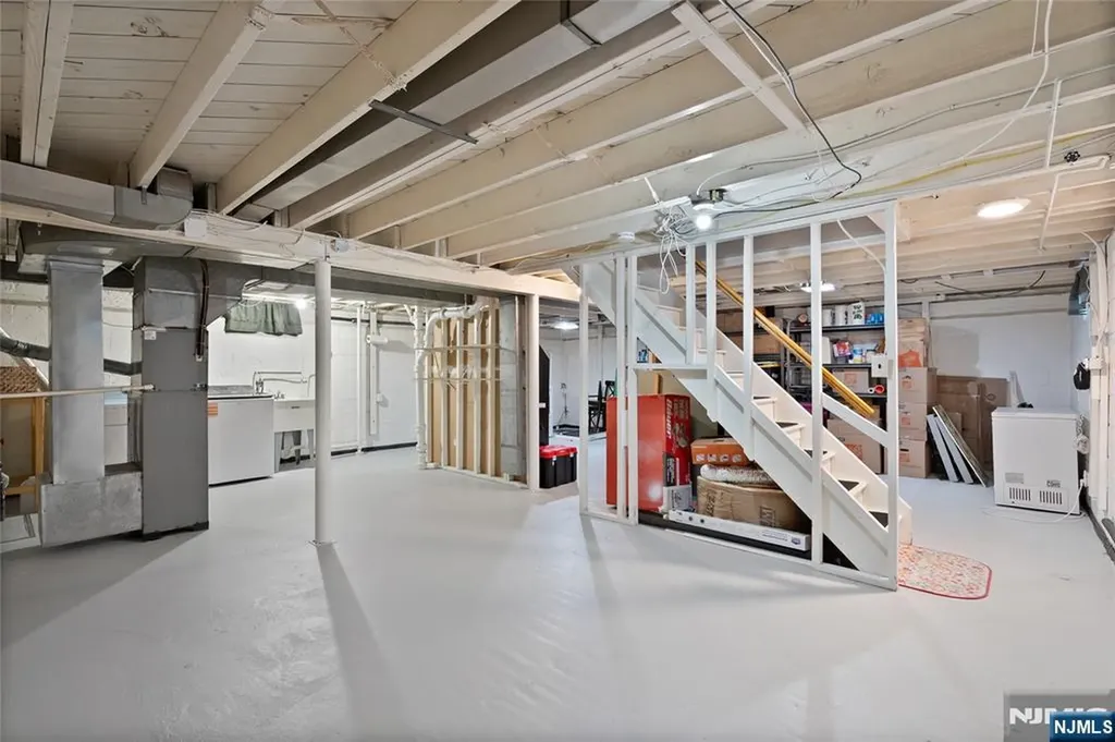 15 Brown Place Bergenfield NJ 07621