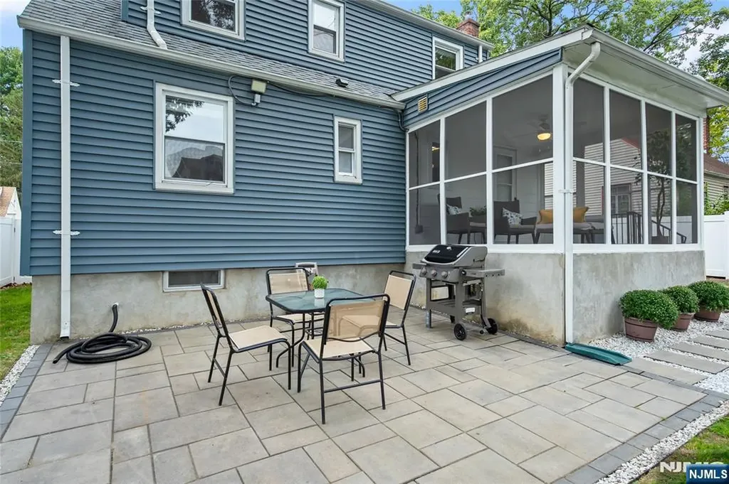 15 Brown Place Bergenfield NJ 07621