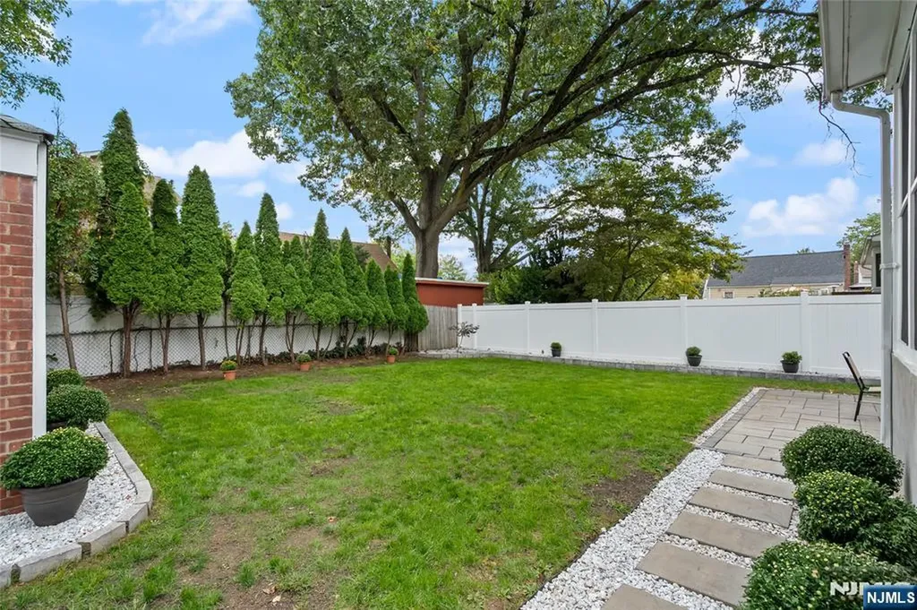 15 Brown Place Bergenfield NJ 07621