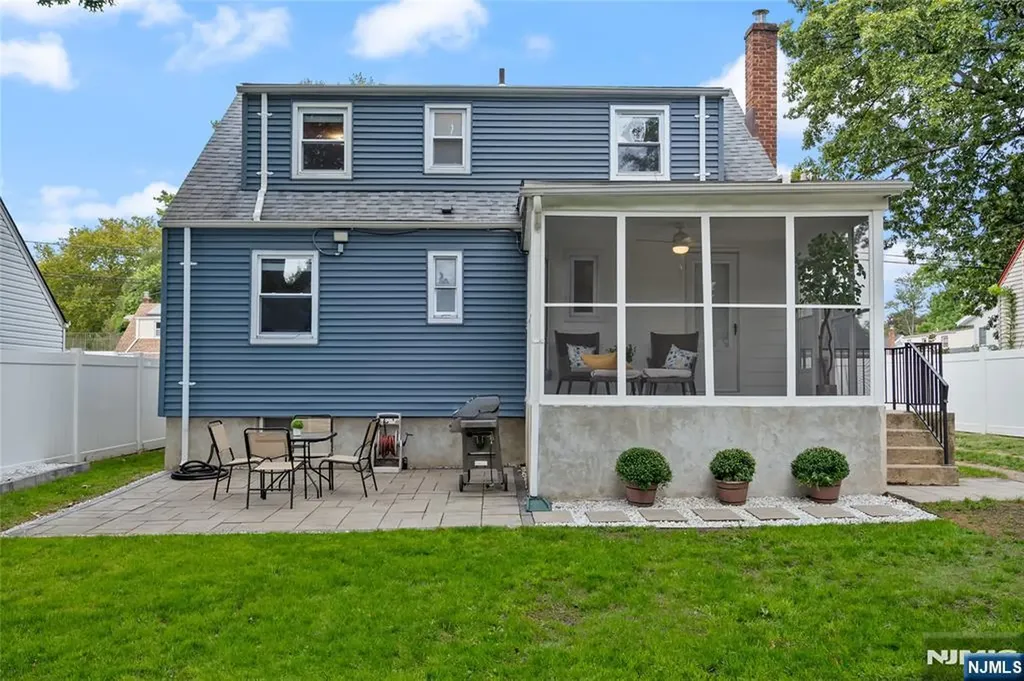 15 Brown Place Bergenfield NJ 07621