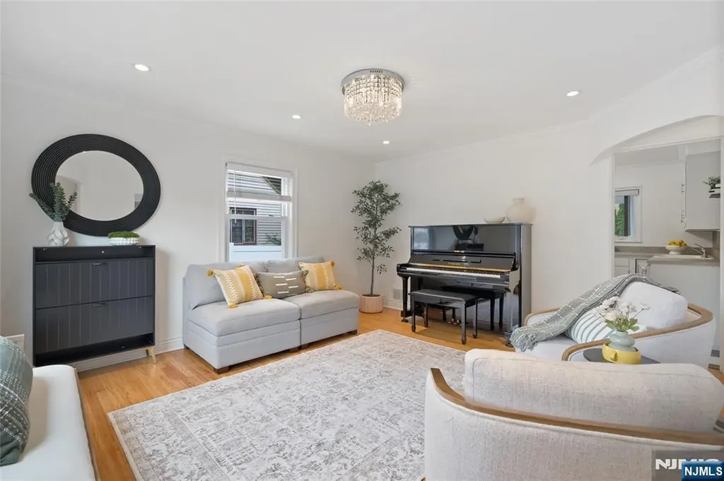 15 Brown Place Bergenfield NJ 07621