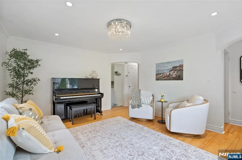 15 Brown Place Bergenfield NJ 07621