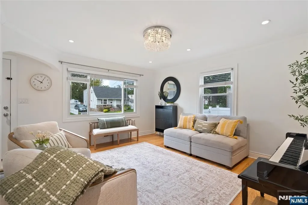 15 Brown Place Bergenfield NJ 07621