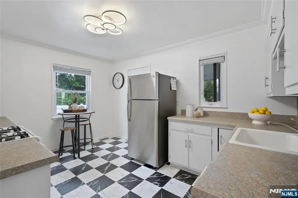 15 Brown Place Bergenfield NJ 07621