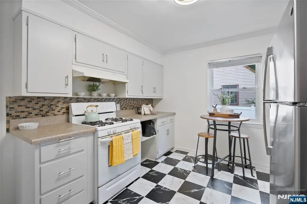 15 Brown Place Bergenfield NJ 07621