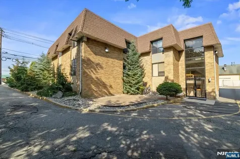 24 Wyckoff Avenue Waldwick NJ 07463