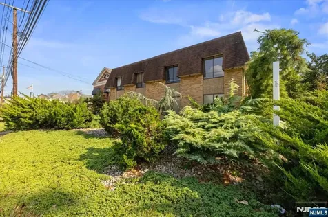 24 Wyckoff Avenue Waldwick NJ 07463