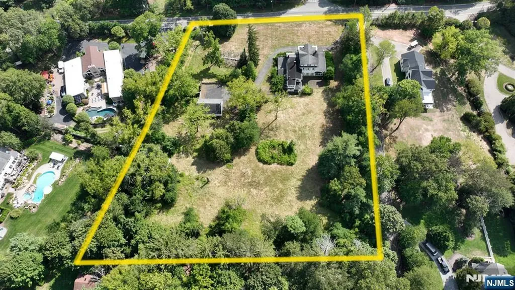 235 Wearimus Road Ho-ho-kus NJ 07423