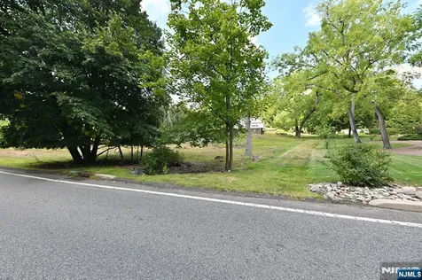 235 Wearimus Road Ho-ho-kus NJ 07423