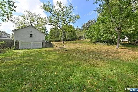 235 Wearimus Road Ho-ho-kus NJ 07423