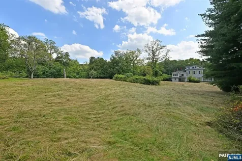235 Wearimus Road Ho-ho-kus NJ 07423