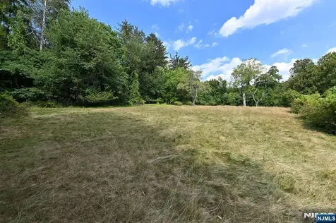 235 Wearimus Road Ho-ho-kus NJ 07423