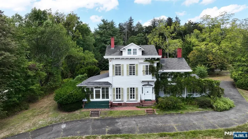235 Wearimus Road Ho-ho-kus NJ 07423