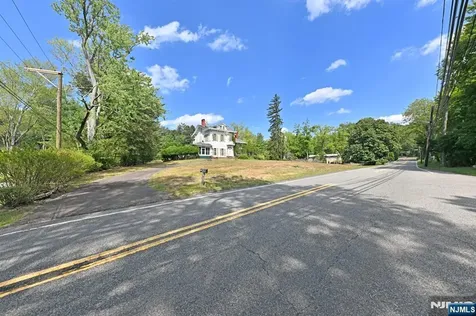 235 Wearimus Road Ho-ho-kus NJ 07423