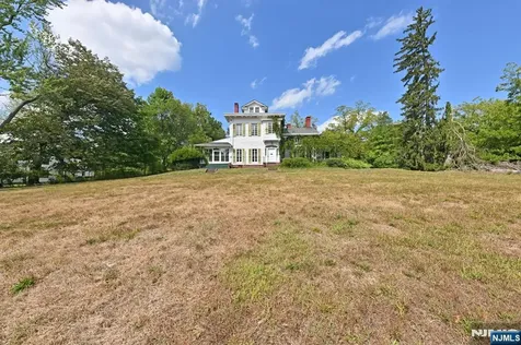235 Wearimus Road Ho-ho-kus NJ 07423