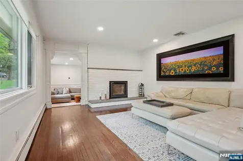 23 Plymouth Drive Upper Saddle River NJ 07458