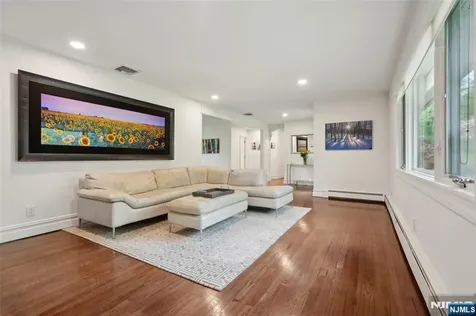 23 Plymouth Drive Upper Saddle River NJ 07458