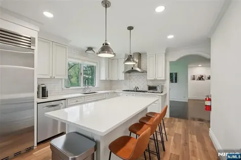 23 Plymouth Drive Upper Saddle River NJ 07458