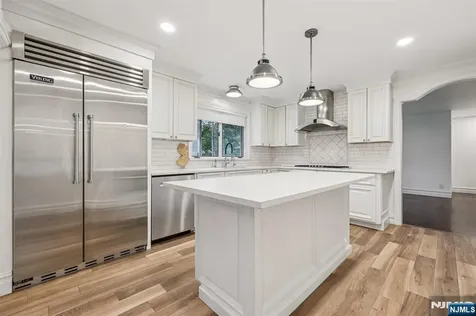 23 Plymouth Drive Upper Saddle River NJ 07458