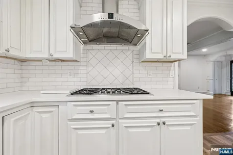 23 Plymouth Drive Upper Saddle River NJ 07458