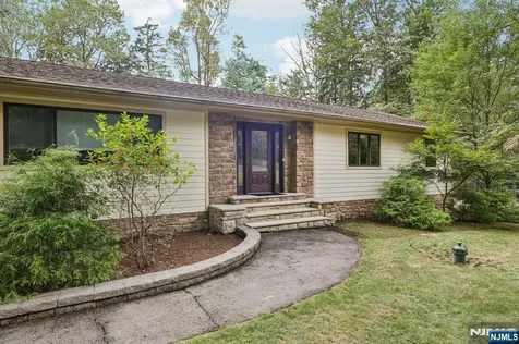 23 Plymouth Drive Upper Saddle River NJ 07458
