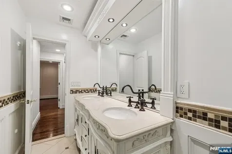 23 Plymouth Drive Upper Saddle River NJ 07458