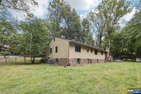 23 Plymouth Drive Upper Saddle River NJ 07458