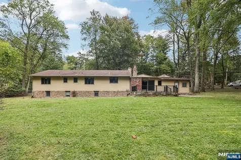 23 Plymouth Drive Upper Saddle River NJ 07458