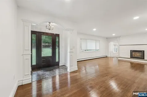23 Plymouth Drive Upper Saddle River NJ 07458