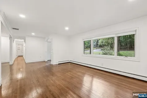 23 Plymouth Drive Upper Saddle River NJ 07458