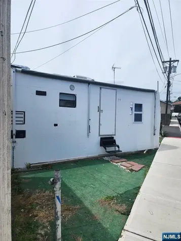 29 Poplar Lodi NJ 07644