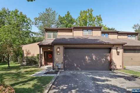 53 Ponds Circle Wayne NJ 07470