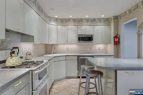 53 Ponds Circle Wayne NJ 07470