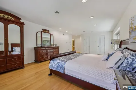 53 Ponds Circle Wayne NJ 07470