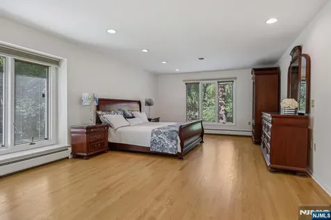 53 Ponds Circle Wayne NJ 07470