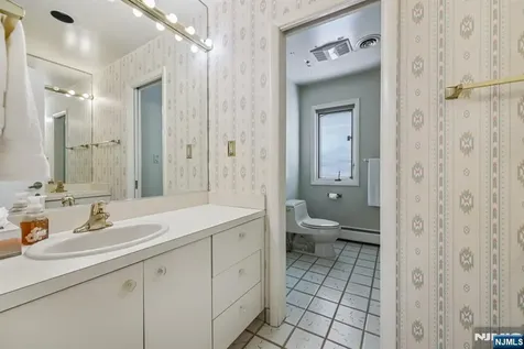 53 Ponds Circle Wayne NJ 07470