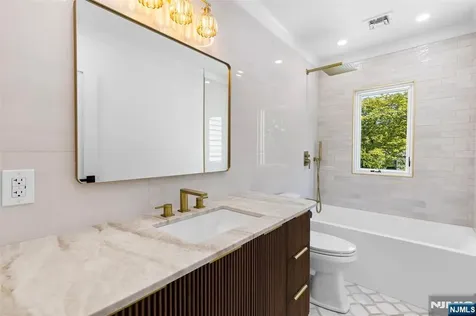 158 Prospect Avenue Oradell NJ 07649