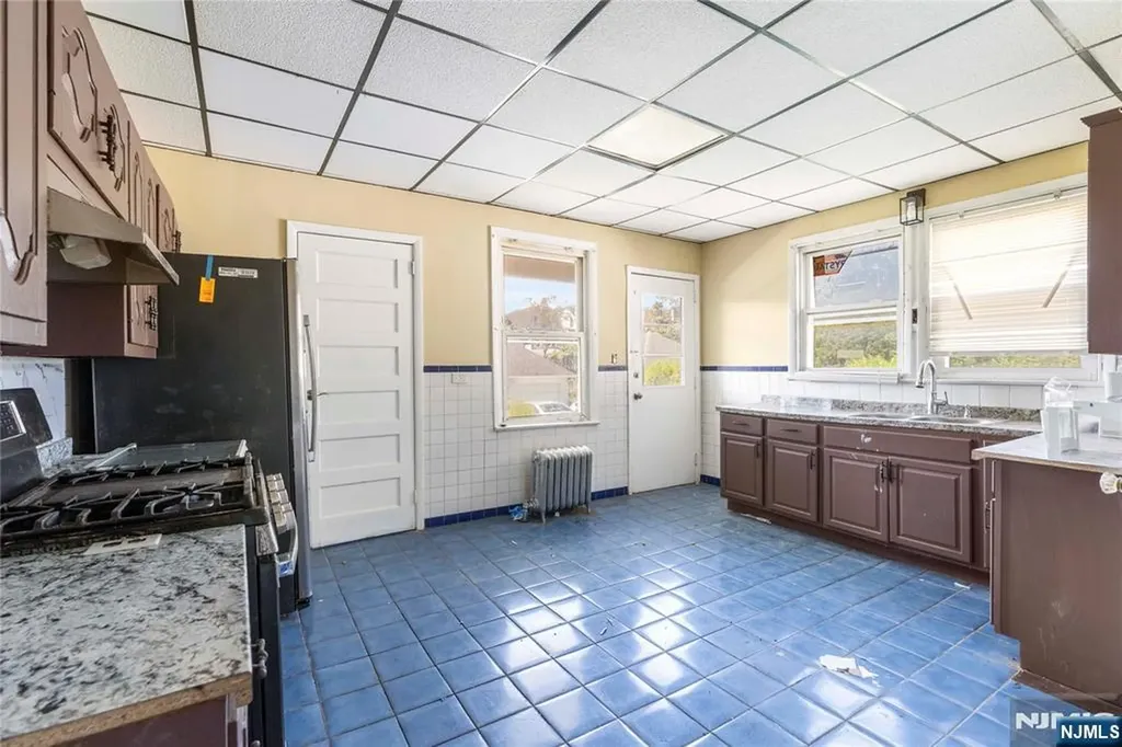24 Swaine Place West Orange NJ 07052