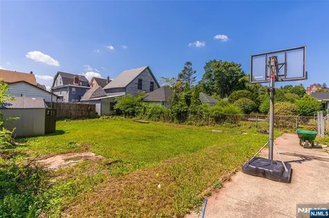 24 Swaine Place West Orange NJ 07052