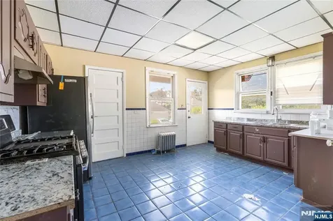 24 Swaine Place West Orange NJ 07052