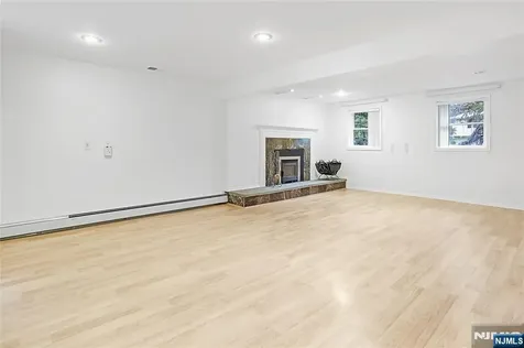 27 Ellen Lane Wayne NJ 07470