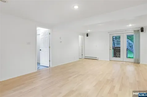 27 Ellen Lane Wayne NJ 07470