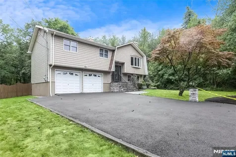 27 Ellen Lane Wayne NJ 07470