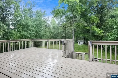 27 Ellen Lane Wayne NJ 07470