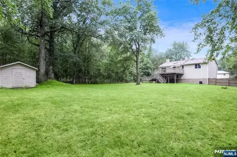 27 Ellen Lane Wayne NJ 07470